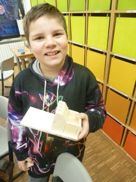 Holzauto Grundschule Heuchelhof