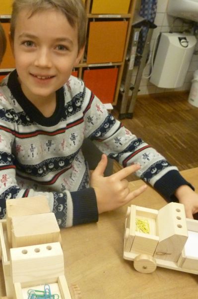 Holzauto Grundschule Heuchelhof